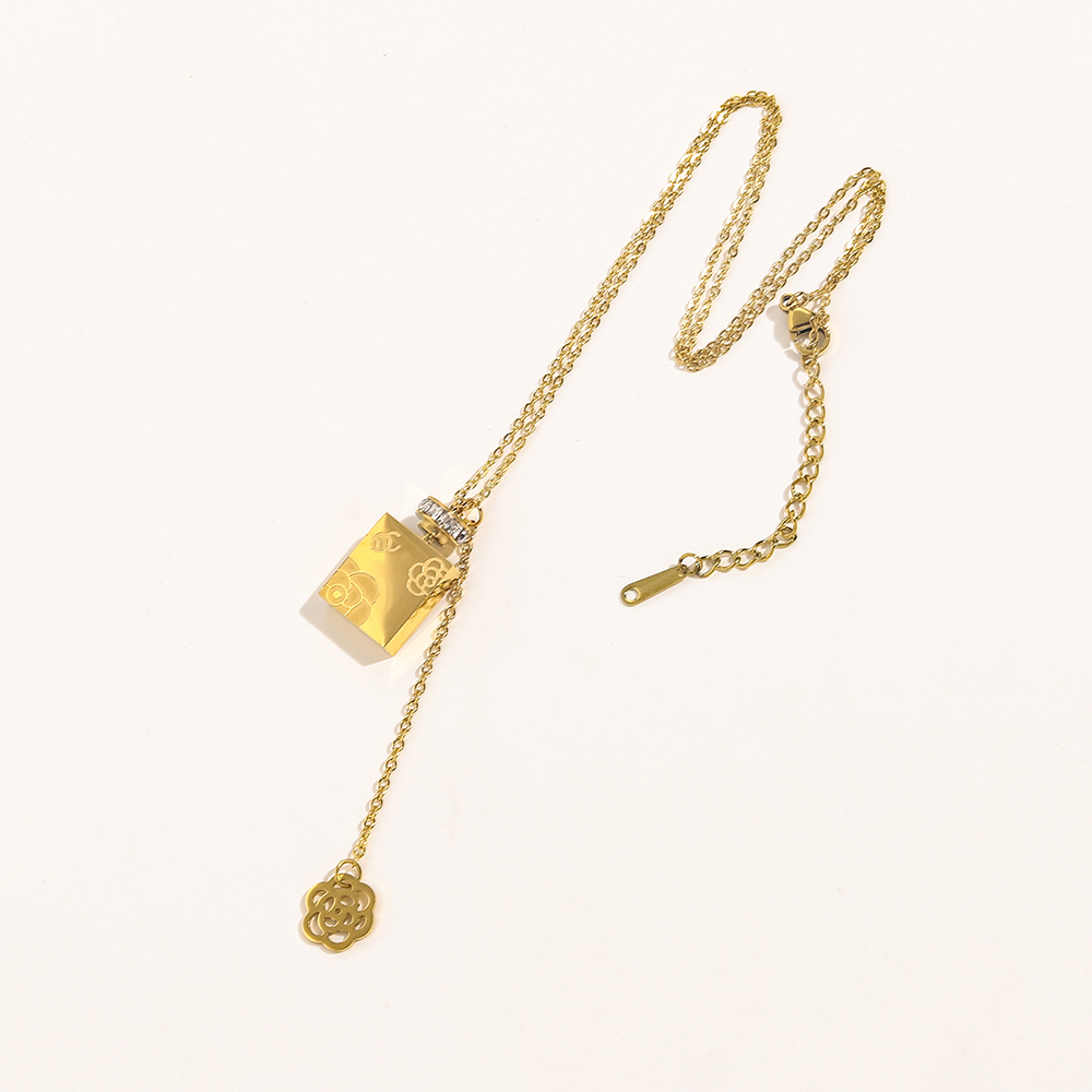 

Classic 18K Gold Plated Stainless Steel Necklace Fashion Women Designer Necklaces Choker Letter Pendants Chain Crystal Wedding Jewelry Accessories ZG1481