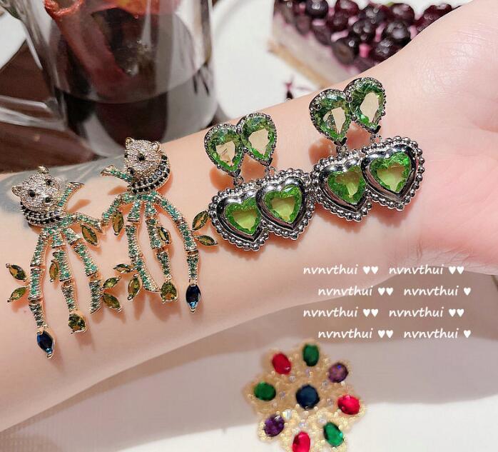 

Earrings & Necklace Oil Painting Mint Green Love Gem 18K Zircon Medieval Brooch Set Gorgeous Women Jewelry SetEarrings, As pic