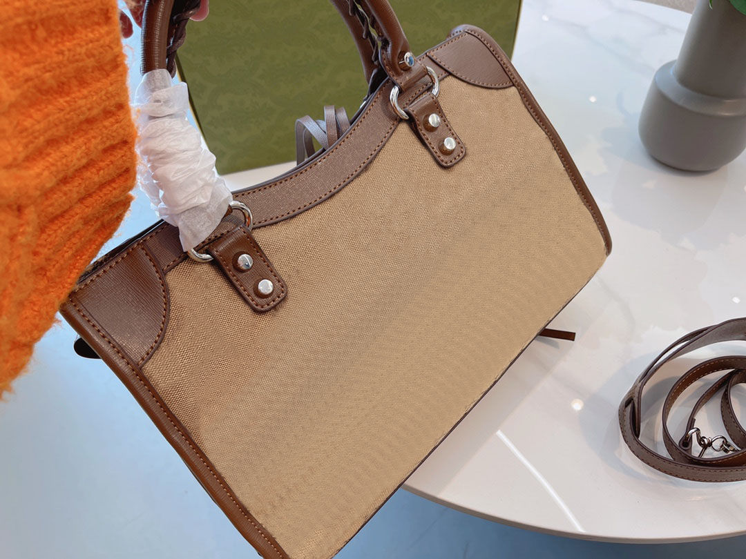

Latest purse luxury Wallet designs bag Motorcycle Bags Shopping Bags Fashion Co-branded Handbags Crossbody Bag High Quality Leather Canvas Print Tote 681695, Brown