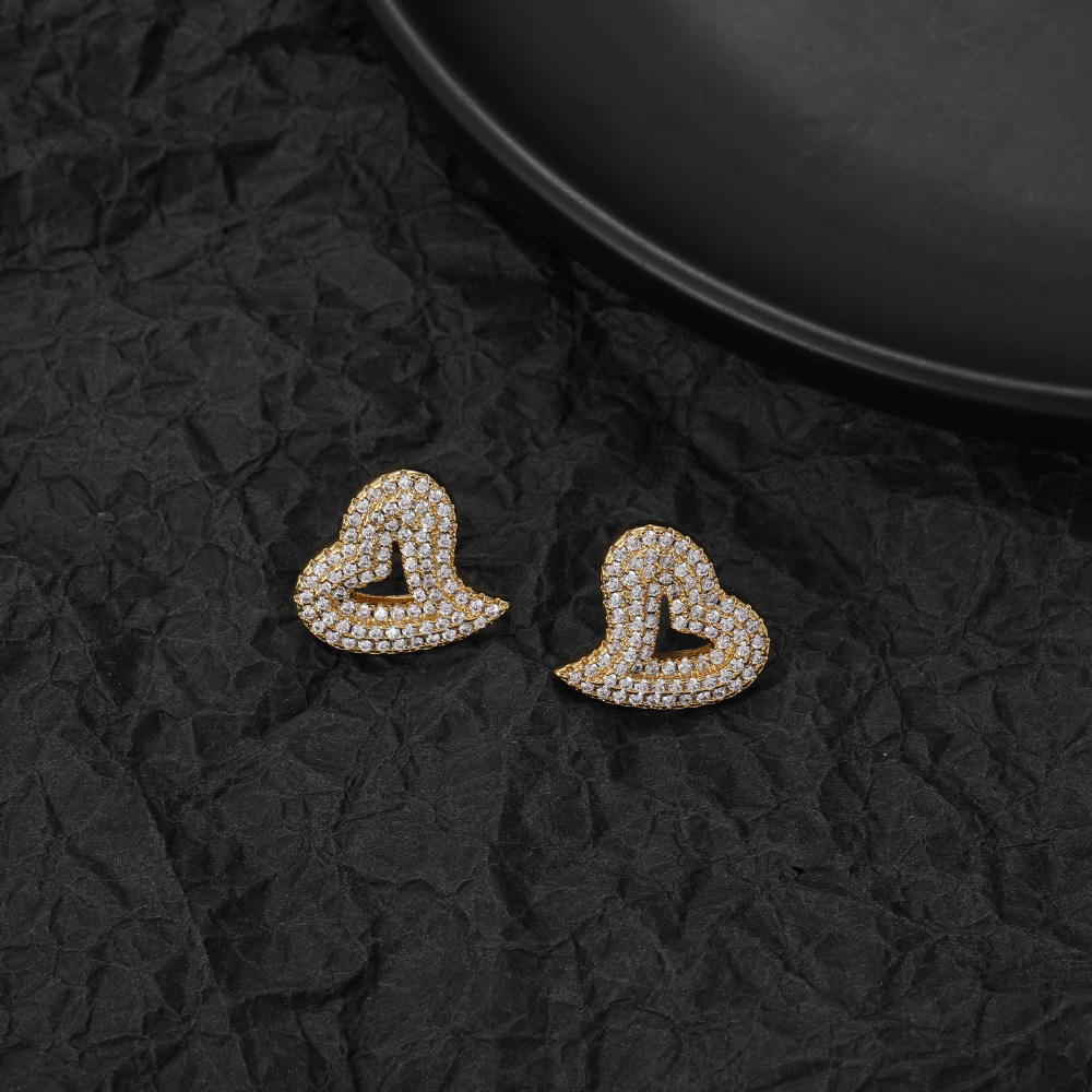 

New Fashion European and American Hip Hop Love Earrings Retro Irregular Zircon Hollow Heart-shaped Earrings Ins High-end Earrings for Women and Men Party Gifts
