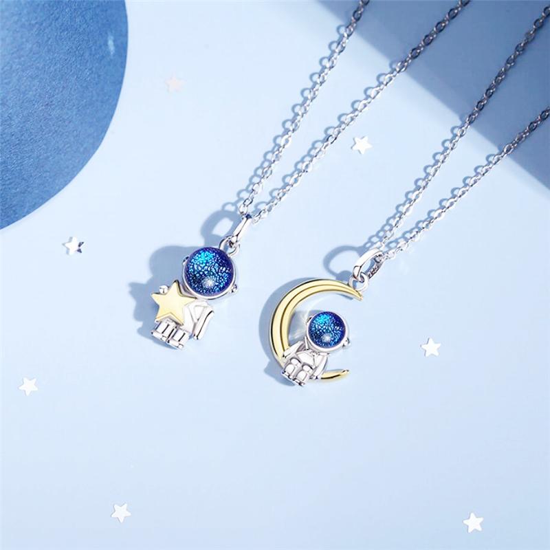 

Pendant Necklaces Sole Memory Astronaut Space Moon Couple Gift Silver Color Clavicle Chain Female Necklace SNE623Pendant