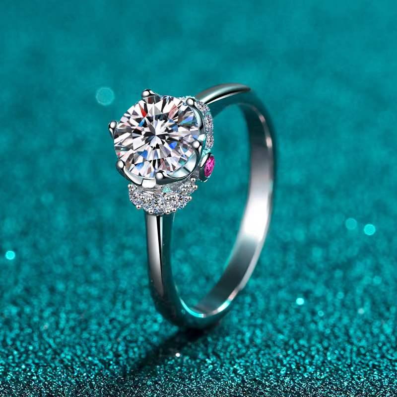 

Cluster Rings Trendy 0.5-1 D Color Moissanite Crown Ring For Women Plated Platinum 925 Sterling Silver Love With GraCluster