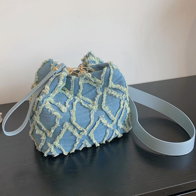 

Evening Bags Denim Bucket Bag For Women 2022 Trend Small Shoulder Crossbody Luxury Designer Handbag Purse Thread Fashion SummerEvening, Beige