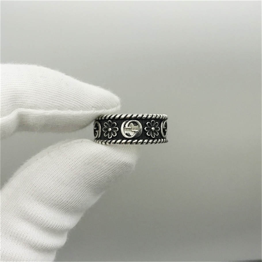 

Fashion 20% OFF designer jewelry The ancient family g Daisy ring, male and female couples refer to hollow double G twist rings.