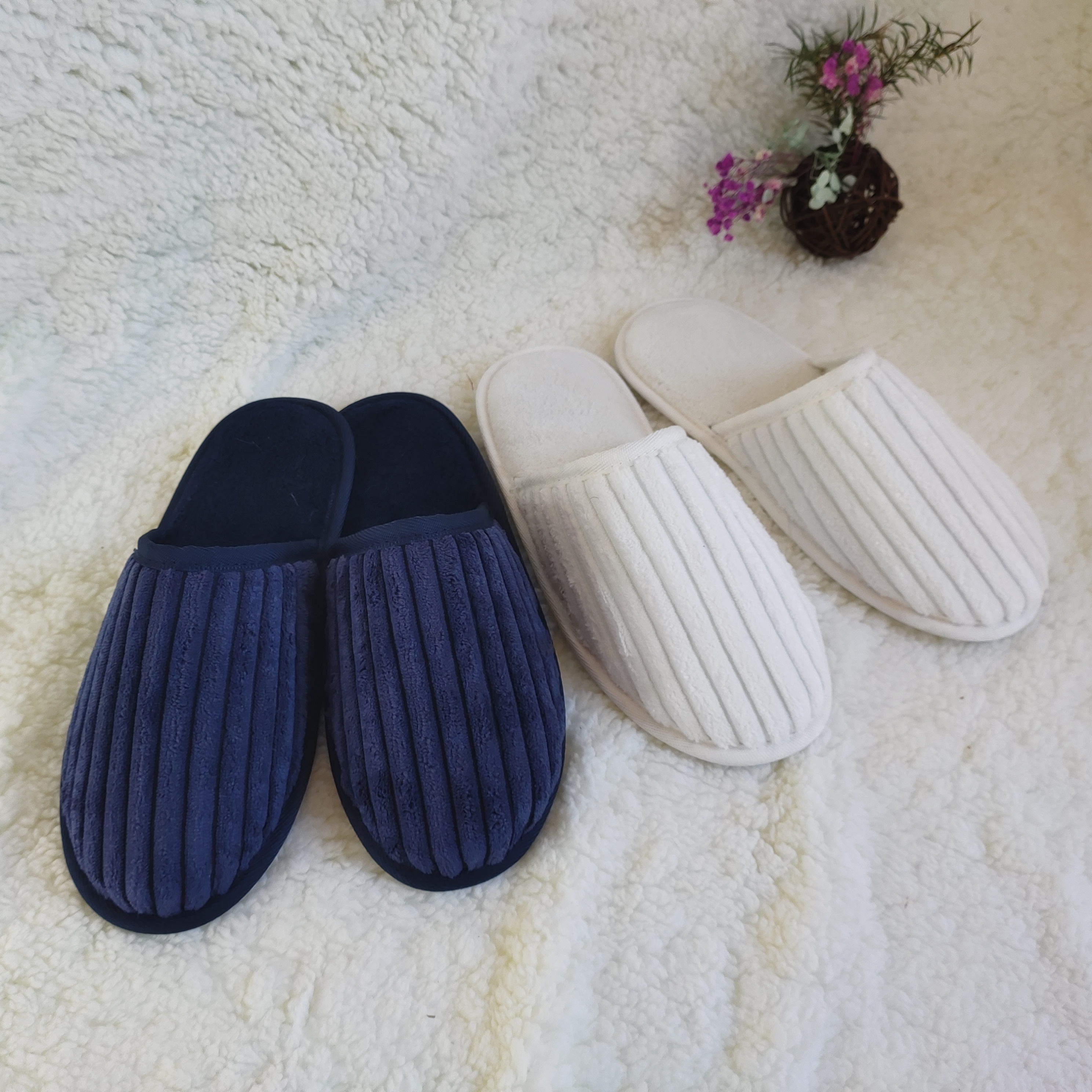 

Luxury Waterproof Slippers Household Four Seasons Universal house slippers indoor, White