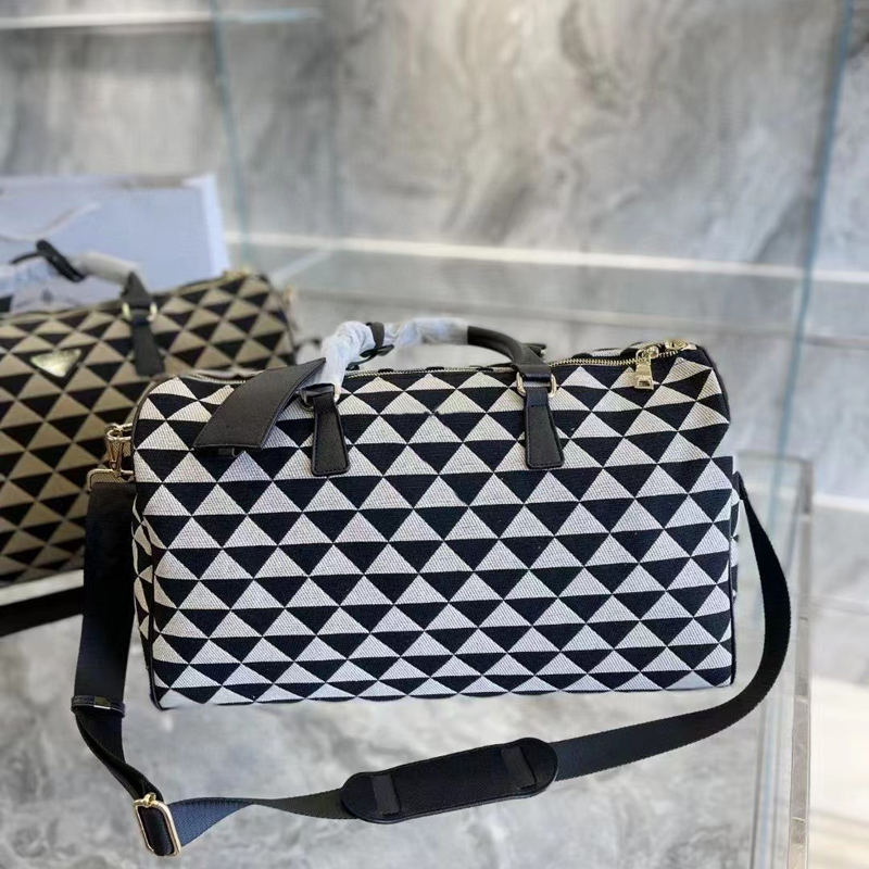 High Quality Large Capacity Duffle Bag Chain Travel Bags Outdoor Polyester Plain Print Stripes Letter Soft Single Oversize GM Designer Luggage Ba