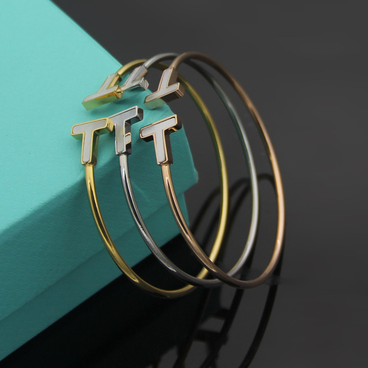 

Top Quality Women Designer Bangles White Shell High Polished Bracelet Single Heart Luxury Brand Couple Bracelets Lady Party Gifts Wholesale