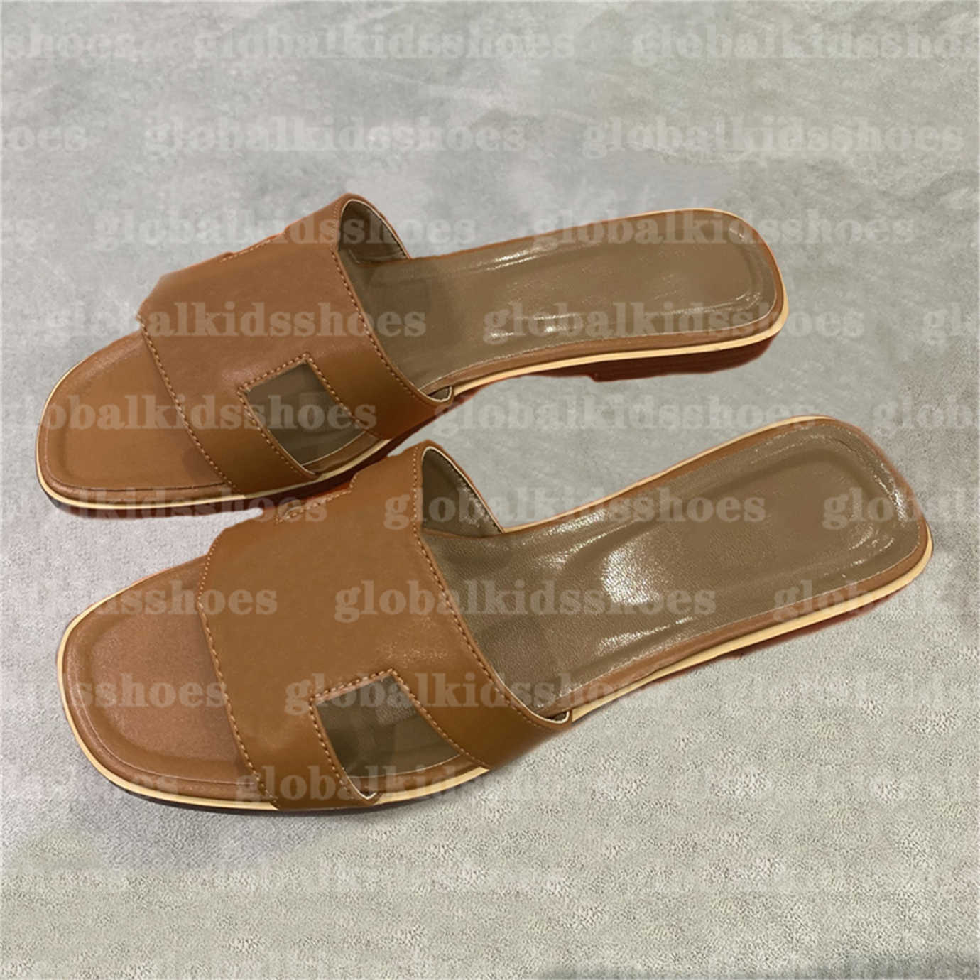 Pantoufles concepteurs femmes sandales chaussures de luxe dames grandes pantoufles brunes mots de glissade vache vache véritablement glissade en