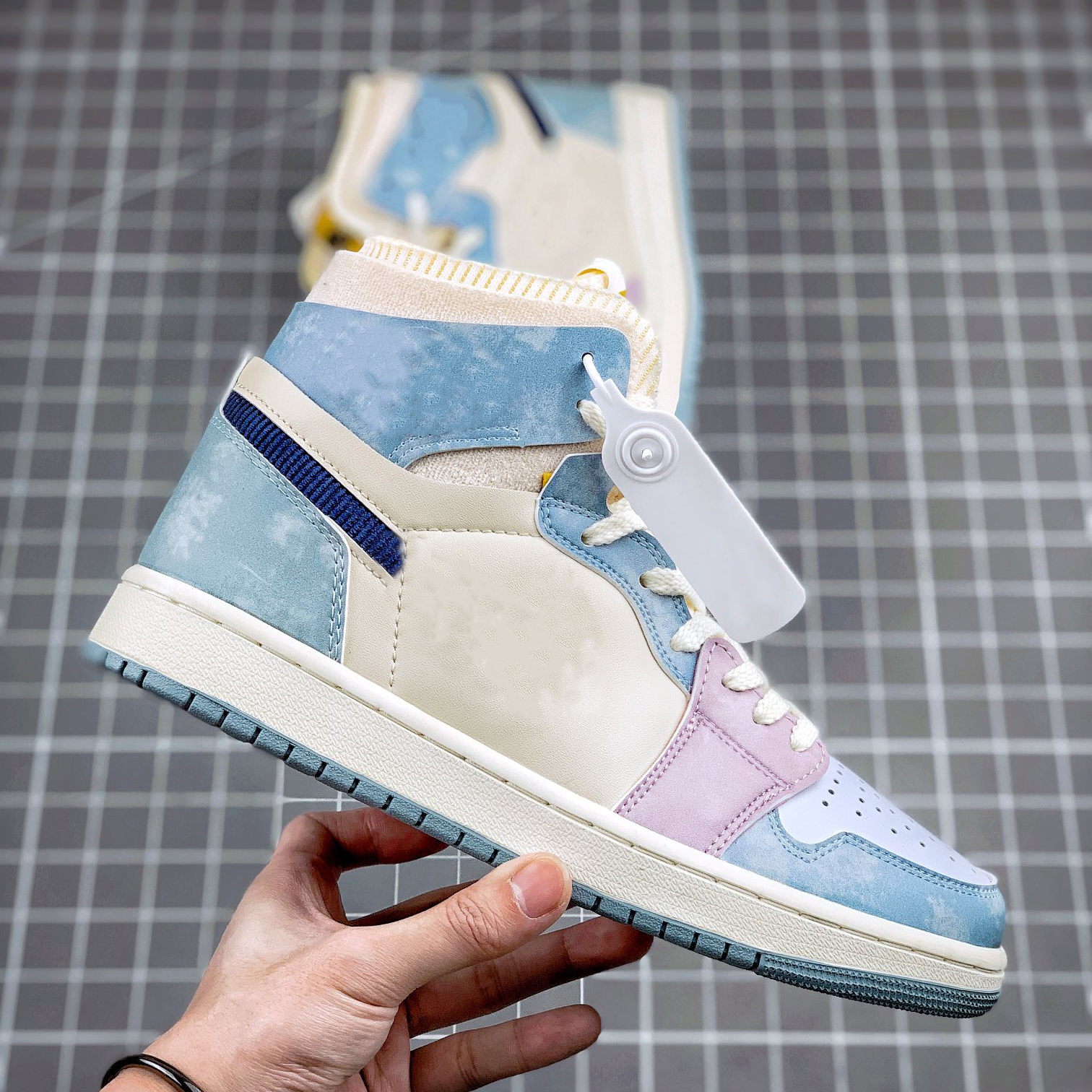 

Jumpman 1 CMFT Retro Basketball Shoes Celestine Blue Men Sneakers Women Outdoor Casual Shoes DQ5091 -041, Customize