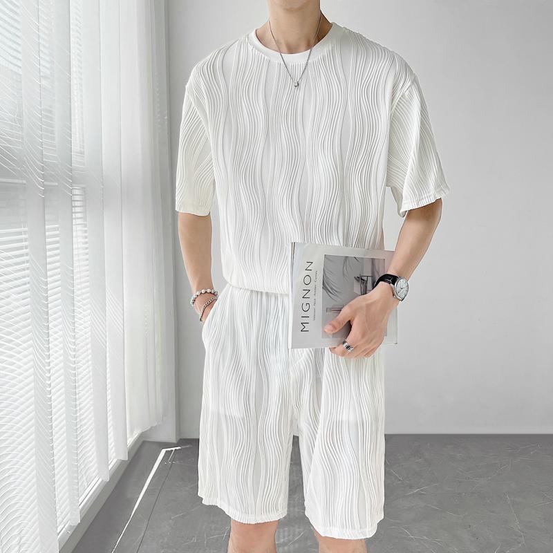 

Men's Tracksuits Summer Black/White Pleated Set Men Slim Fashion Casual Ice Silk Short-sleeved T-shirt/Shorts Two-piece Mens Short SetsMen's