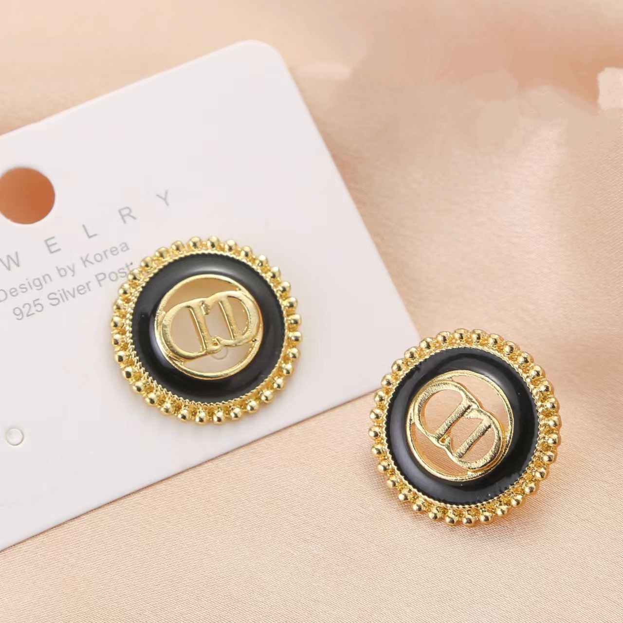 

black European and American Stud letter D home earrings women ladies designer luxury diamond pearl bee couple gift jewelry does not fade