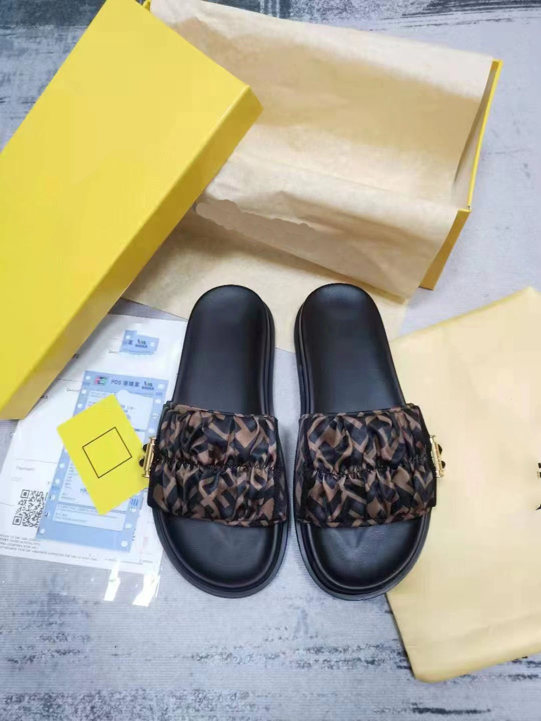 

luxury Designer Leather Ladies Sandals Summer Flat Slipper fashion beach woman Big head Slipper size 35-43, Black