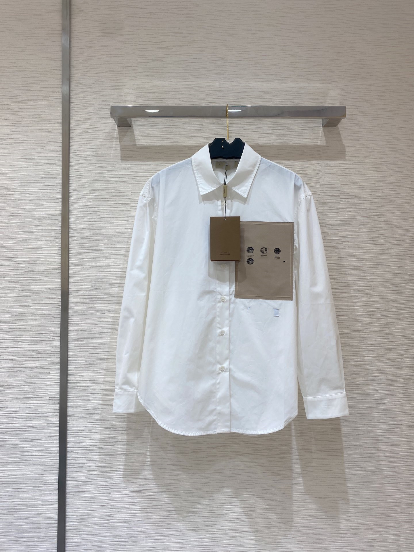 

22 early autumn new British letter contrast stitching shirt, White