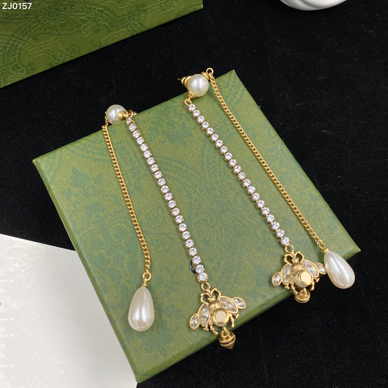 

Cute Bee Pendant Studs Women Tassel Earrings Outdoor Street Style Girls Brand Earring Luxury Diamond Stud Jewelry