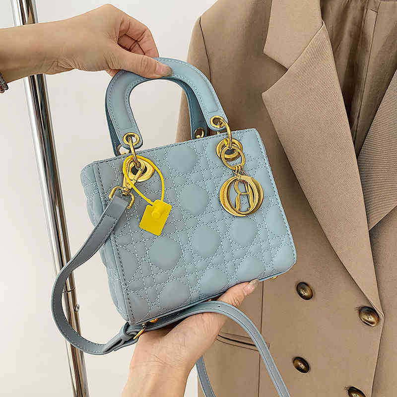 Bag Female 2022 New Fashion Light Luxury Lingge Handbag Small Fragrance High Texture Single Shoulder Msenger Bag Luxury brand shoulder bags
