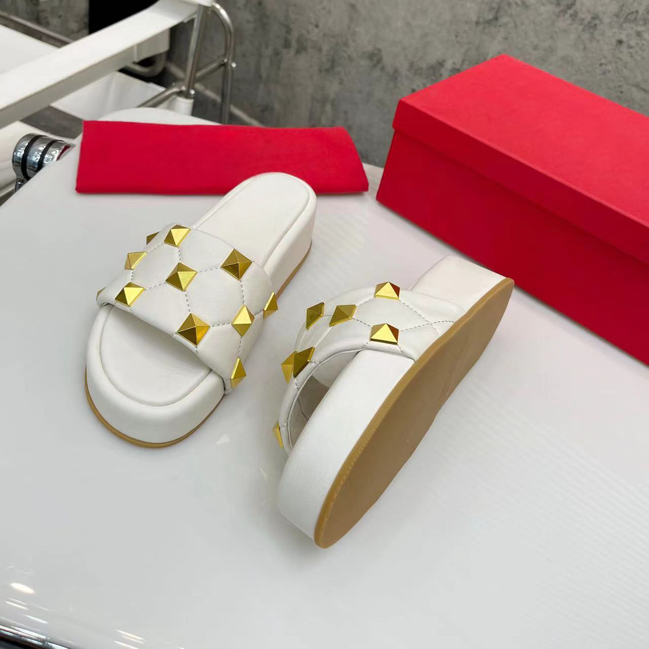 

Spring 2022 New Crystal diamond Slippers Iconic triangular square head high-heeled women shoes Size 35-40, Black