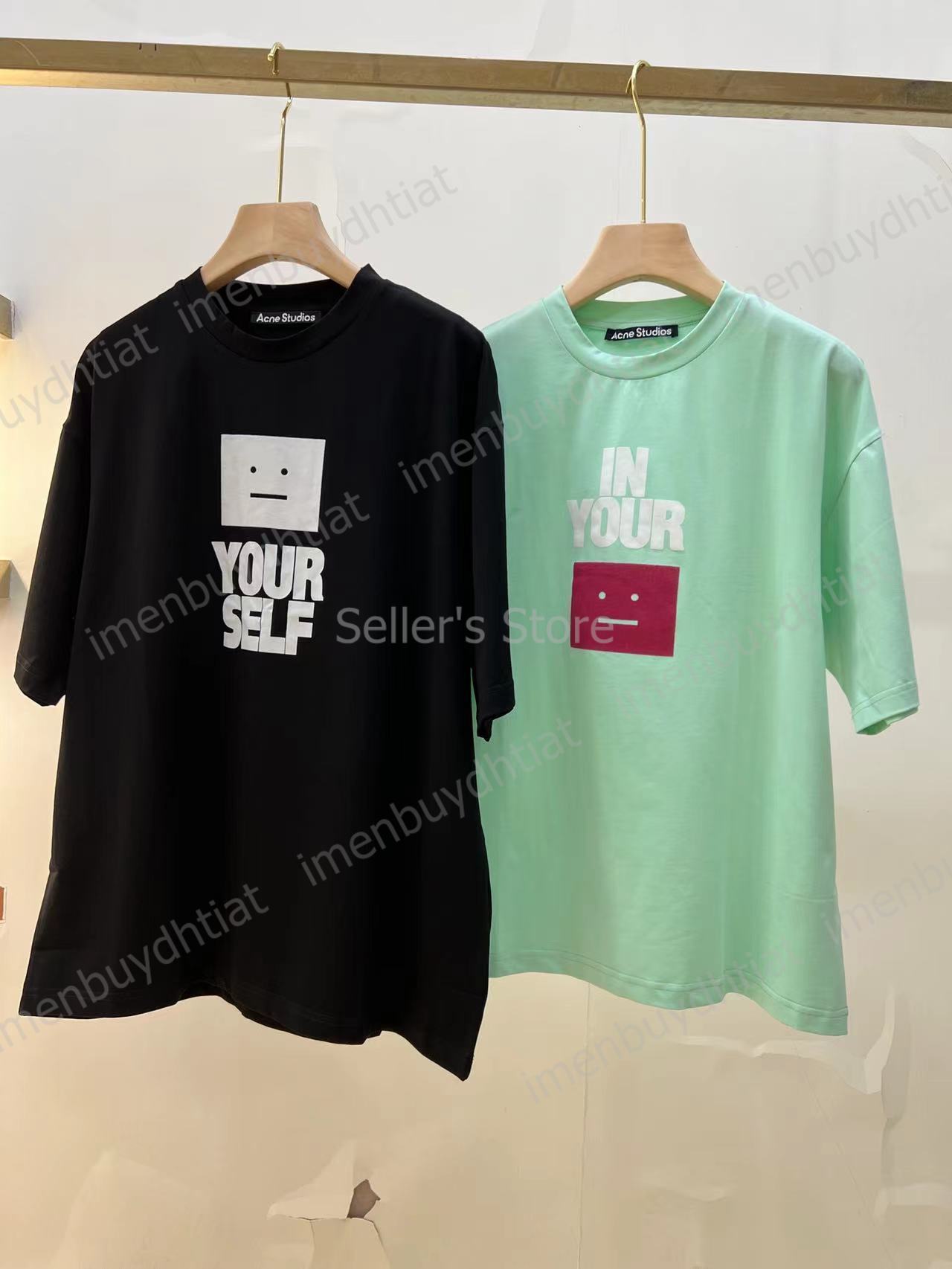 2022 Nordic Luxury Brand AC Studios Summer Summer Short Shirt Smiley Face Badge imprimé Couleur solide pour hommes et femmes lâches