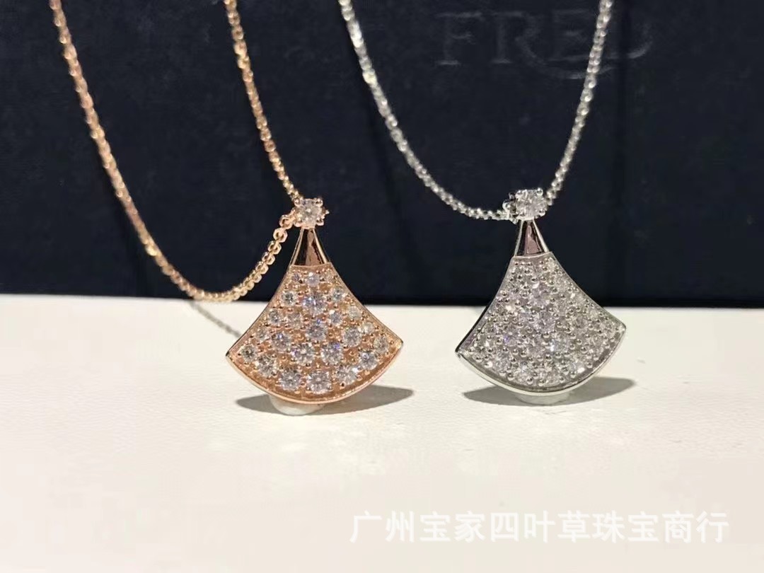 

Baojia diamond small skirt children's Pendant collarbone chain plated 18K Rose Gold fan necklace set with diamonds high version