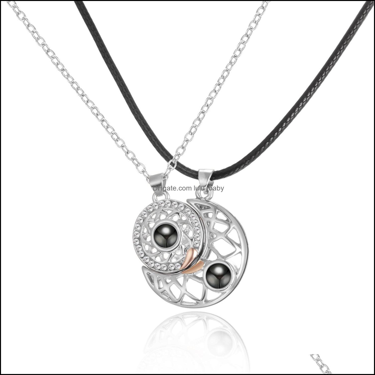 

Pendant Necklaces Pendants Jewelry Couple 2Pcs/Set Sun Moon Shape Puzzle Magnetic Attracting Necklace Heart Stitching Projection 100 Langu
