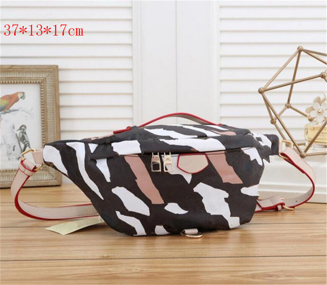 

Bumbag Cross Body Waist Bags Temperament Bumbags Fanny Pack Bum embossing flowers Famous soft leather Luxurys designers bags Serial Number student DustBag, Size