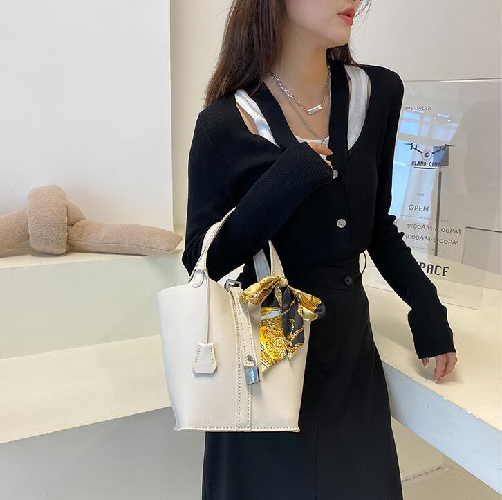 

Women Luxurys Designers Bags Crossbody High Quality Handbags Womens Purses Shoulder Shopping Totes Bag D9015