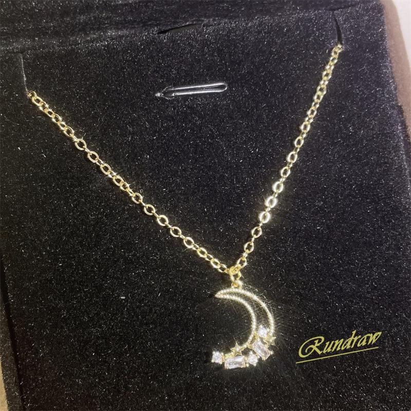 

Pendant Necklaces Rundraw Classic Women Moon Inlaid Zircon Hollow Necklace Gold Color Chain Zinc Alloy Birthday Party GiftPendant