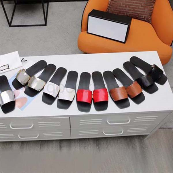 

Women slide sandal Fashion Square Toe Slippers Flat Leather Sandals Outdoor Beach Casual Fashion Hardware Accessories size 35-43