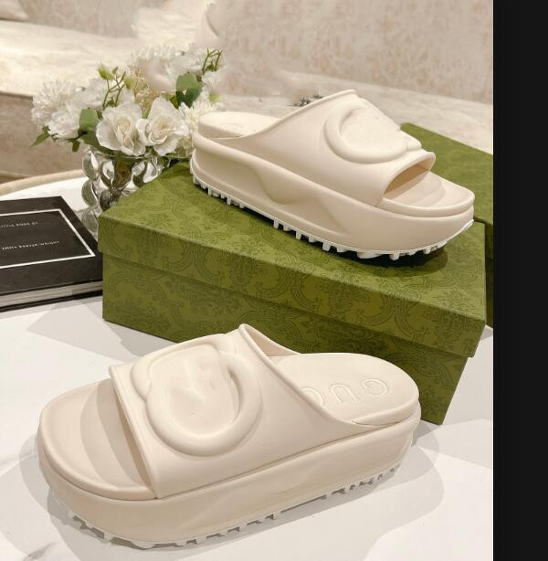 

2022 european style Slippers Wear Elegant and generous Artistic atmosphere Flat bottom Casual Flats Shoes Ladies Beach Roman waterpoor more colour Sandals, Beige