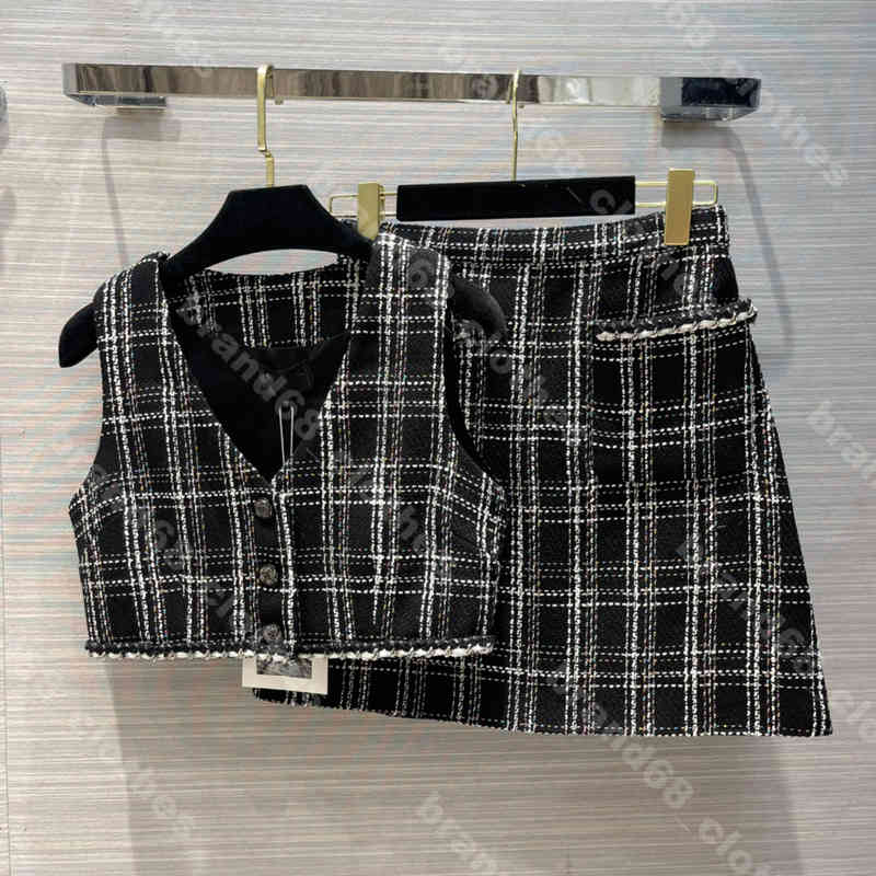 

Temperament Ladies Two-piece Knitted Elastic Waist Black Waistless V-Neck Short Women Design Hand-woven Strap Ladies logo ch..el brand Girl Elegant Temperament Skirt