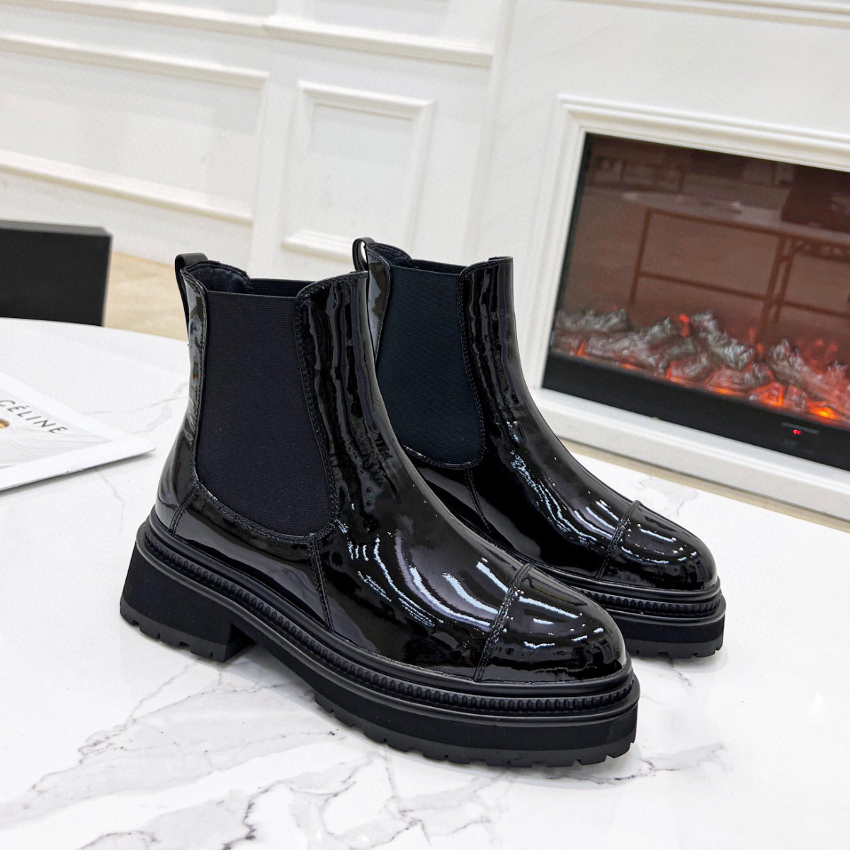 Bottines Chelsea en cuir de veau verni noir Chaussures à enfiler de créateurs de luxe en cuir véritable pour femmes, bloc épais, talon bas, bout