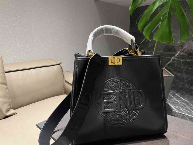 

new Medusa head picture kitten portable one shoulder women's fashion foreign style leisure shopping bag tote Tote Bag Large, Black