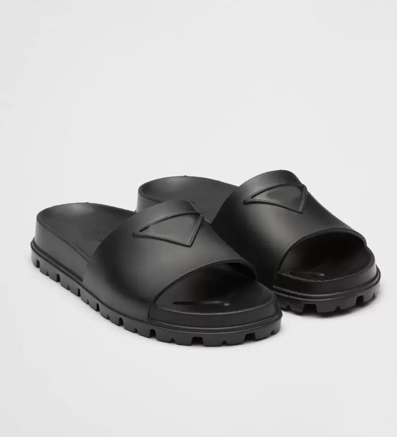 Summer Streetwear Slip On Sandals Slippers Shoes Embossed Triangle Rubber Women Men Slides Flats Couple Men's Beach Slippers Comfort Walking