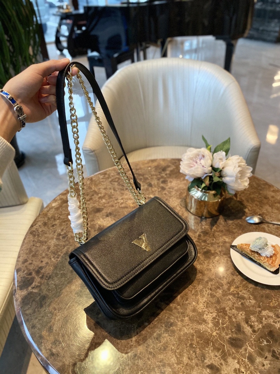 

Lockme Chain Bag Tender Lock me Leather Mini Fashion Desinger New Messenger Shoulder Crossbody Black Small chain bags Sacoche J0Iq#, Dust bag;single purchase does not send
