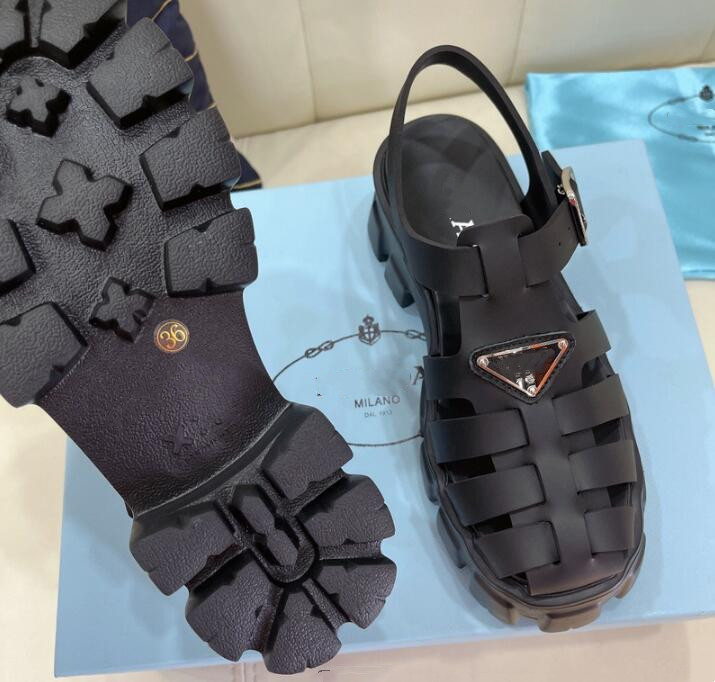 

Top Quality Popular roman spring and summer 2022 flat Light sandals fashionable and comfortable Thick heels woman beach slippers, Red