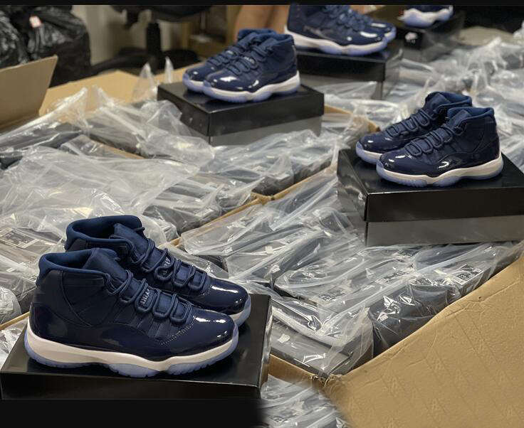 top quality 11 Midnight Navy Blue men Basketball shoes Cherry Miami 11s Real carbon fiber White Outdoor Sports Sneakers With Original Box AT7802