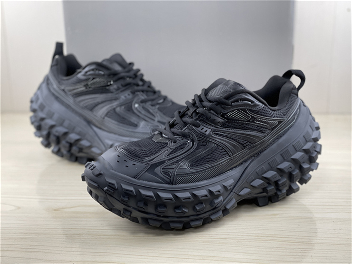 2022 Authentic Beige Black Defender Designer Chaussures Athletic Men Femmes Femmes Platform Rubber Stars Loves Trainers décontractés Sneakers spo