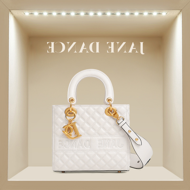 Sacs de créateurs Femmes 2022 NOUVELLE CAPACITÉ MODE SCHAGE SIGHE SIGHE SIGHE LINGHETUO Luxury Simple and Light