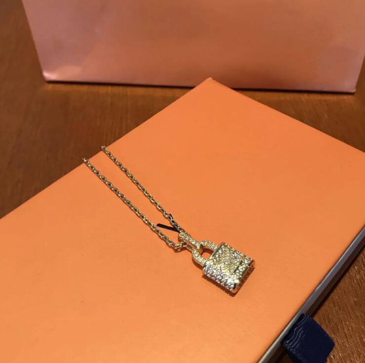 

The high quality luxury jewelry Louiseity gold chain pendants freeshipping bijoux Viutonity designer Full diamond lock necklace gift original packaging Lvs
