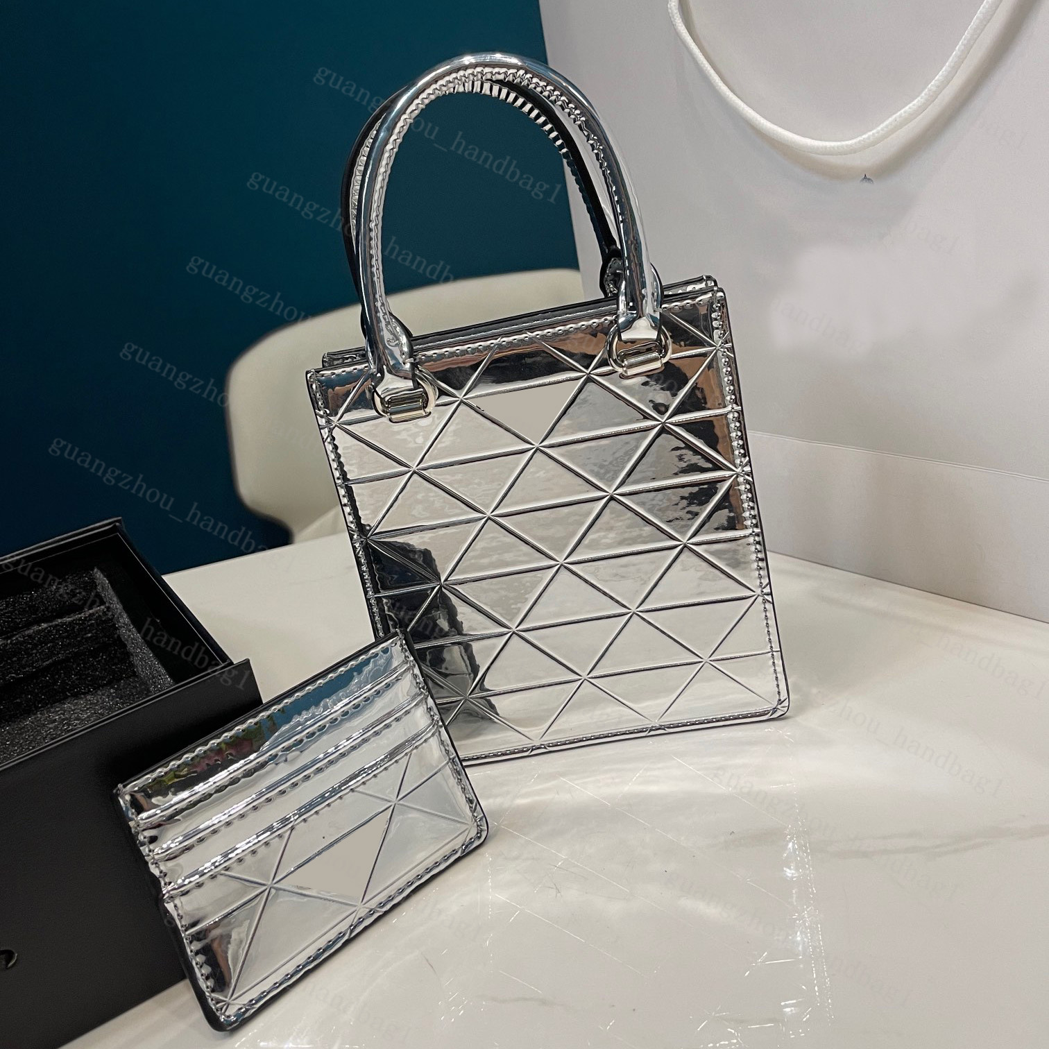 

Designer Totes Metallic Shoulder Bags Women Silver Handbags Fashion Mini Mirror Purses Shiny Baguettes Patent Leather Chain Hobos Underarm Saddles, Color 2
