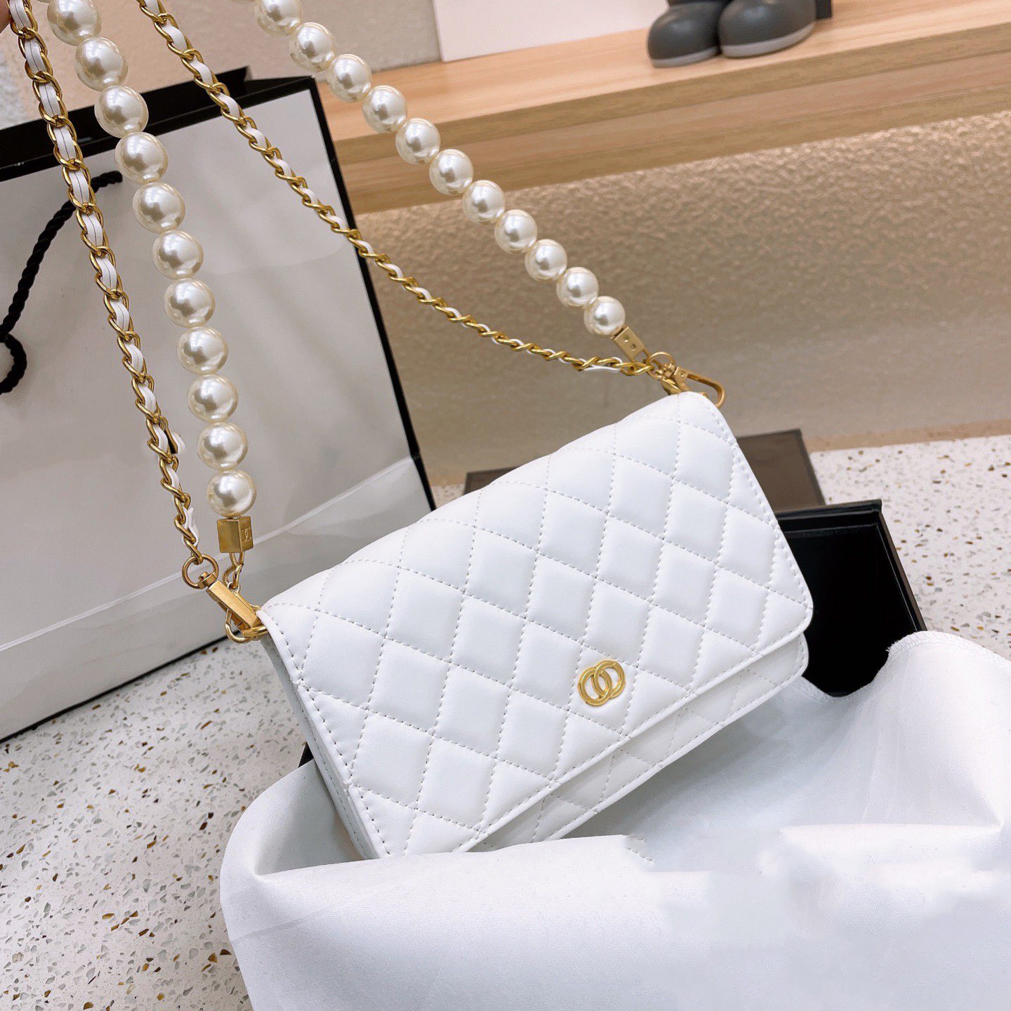 

Luxury Shoulder Bags Handbag Designer Classic Plaid Pearl Chain Design Fashion Brand Leather Ladies Versatile Elegant Black and White Fortune Bag 20CM