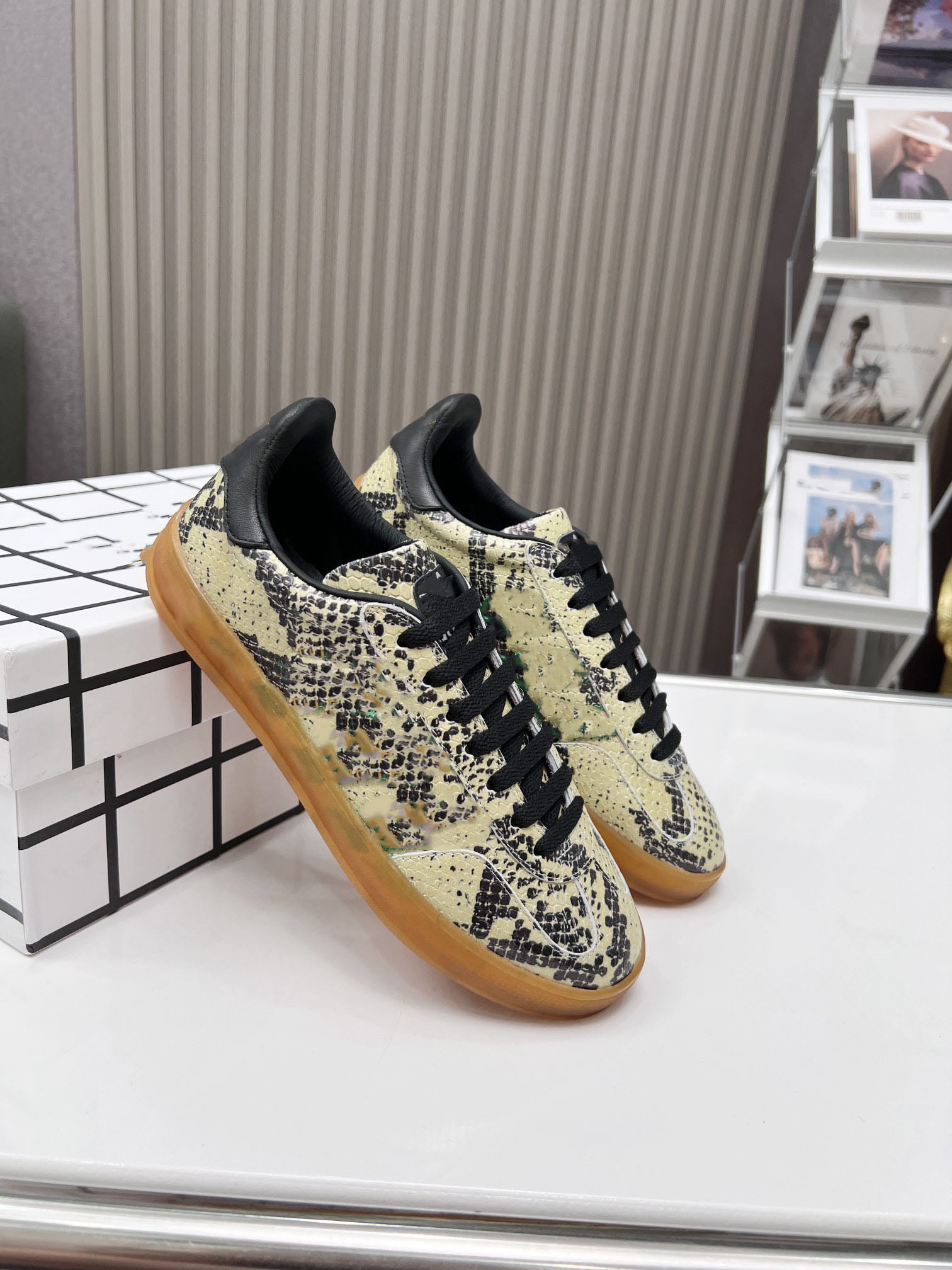 

Casual Shoes New Designer Top Version Retro Sneakers German Training Shoes RepSneakers Gazelle Brown Green Life, Photo