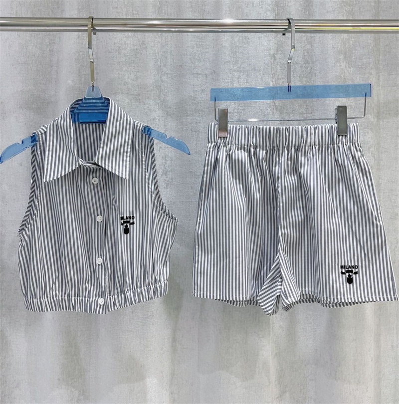 

Women's Two Piece Pants Set With Triangle Badge Vest Mini Denim Short Set Streetwear Fashion Crop Top 22ss New Tracksuit, Extra shipping cost