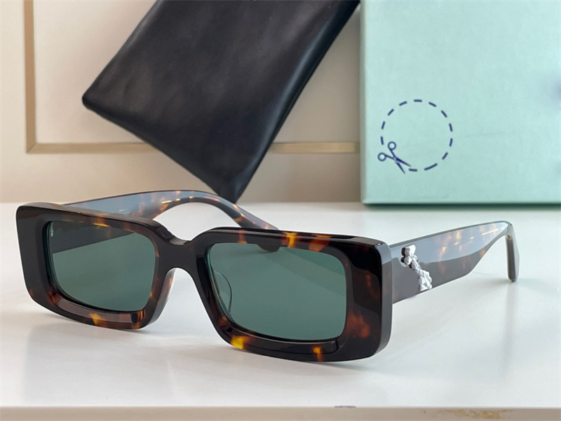 

hot selling Mens designer Sunglasses for women man Small Square Thick Plate Frame Fashion Party Catwalk Style Designer Glasses Travel Vacation UV400 With box
