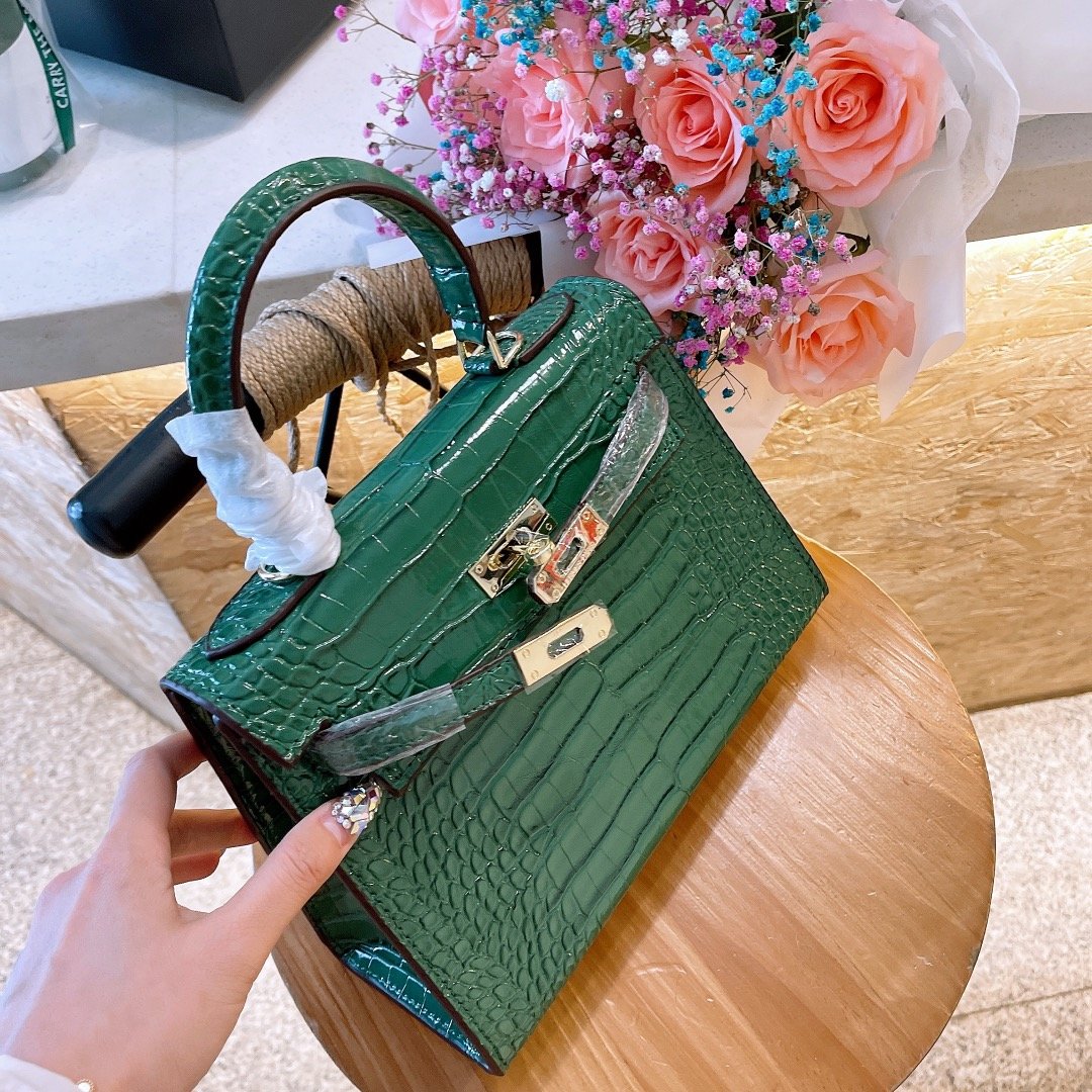

women's designers shoulder bag Luxury tote purse handbag message bags cluth top quality brand classic leather Luggage Crossbody flap Croco scarf gift box 25CM Green, White