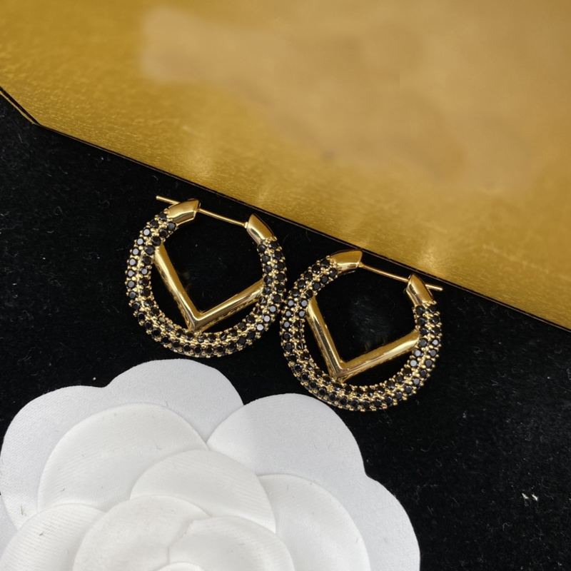 Femmes Diamants Hoop Boucle d'oreille Designers Bijoux Luxurys Mode Boucles d'oreilles en cristal noir Goujons Lettres F Boucles d'oreilles Boîte
