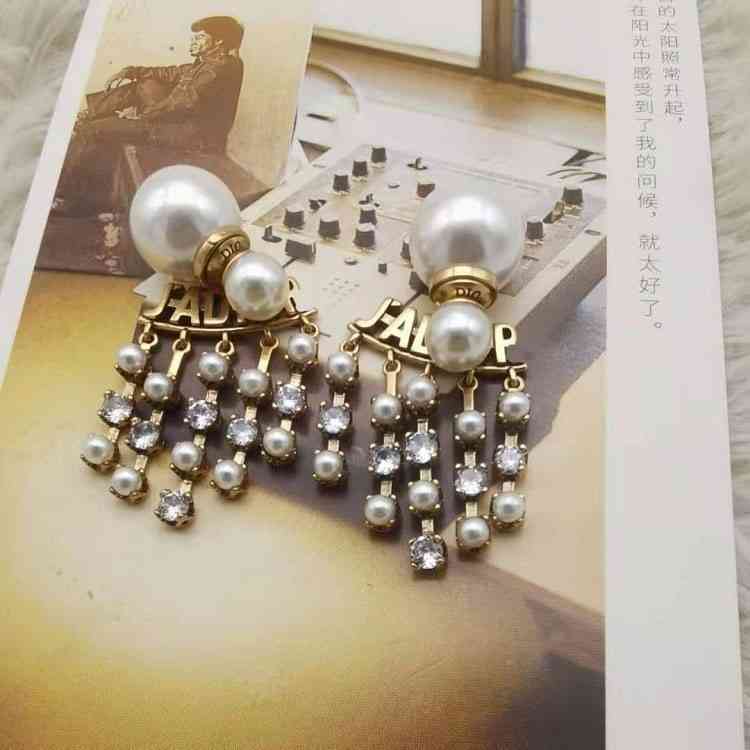 D Famille Pearl 925 Sier Needle2022 Luxury Brand Fashion Design Versatiles Boucles d'oreilles à bijoux pour dames polyvalents
