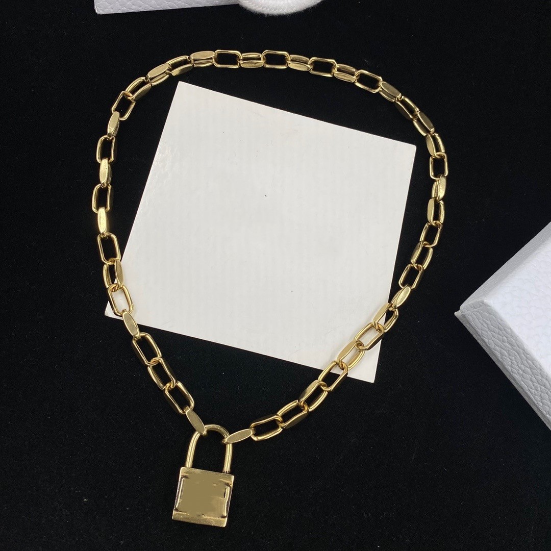 2022 European and American square lock letter necklace fashion street beat brass material clavicle chain bracelet set unisex high quality fast de