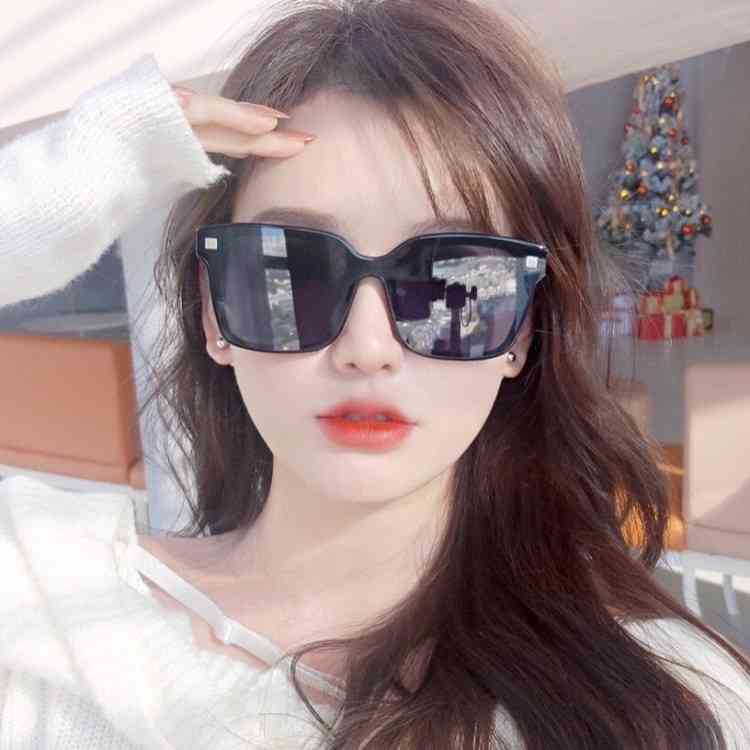 2022 New D Home Online Red Même lunette de soleil grande boîte pour femmes à la mode intégrée Plaque de lentilles