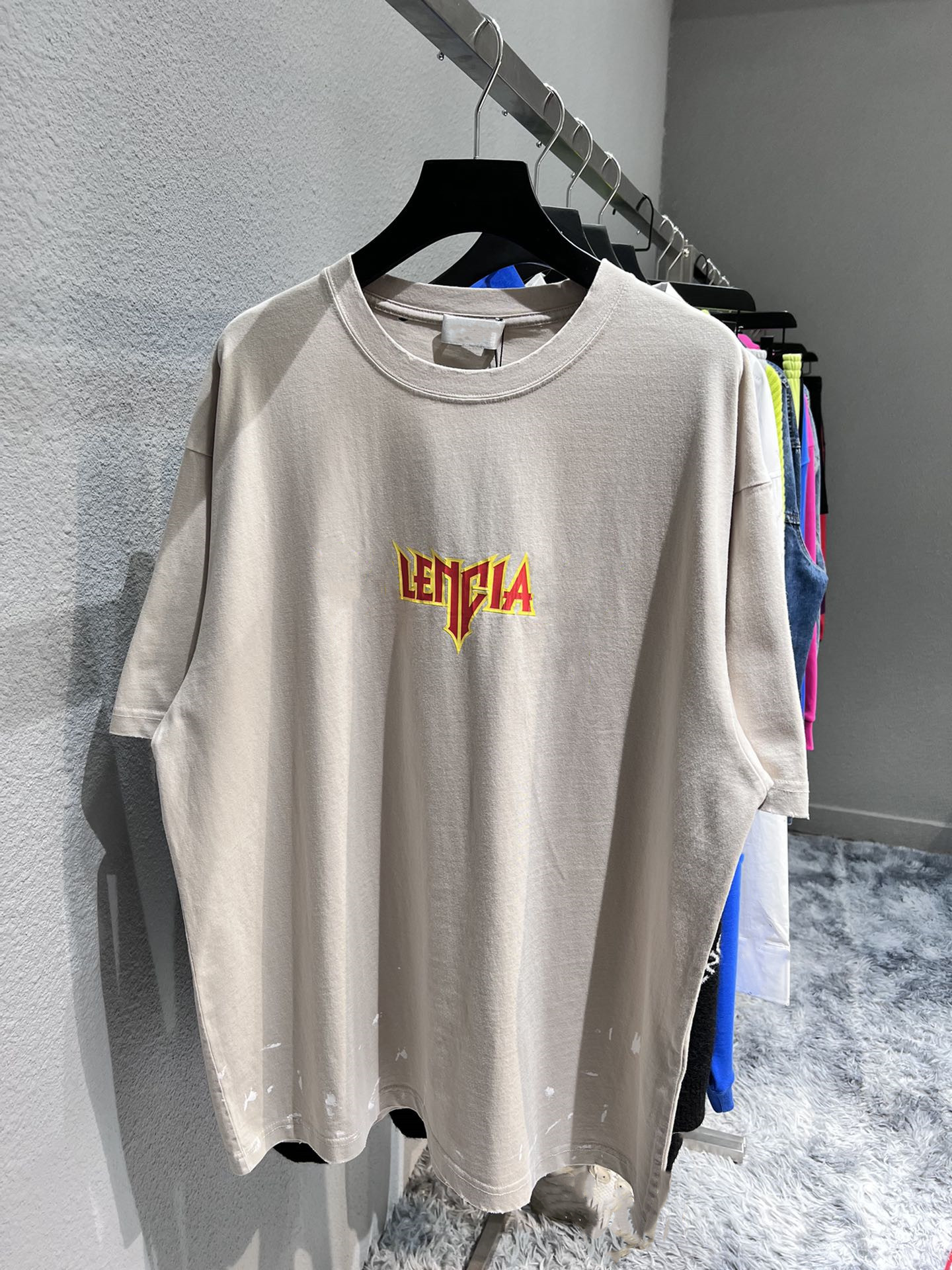 

Luxury Brand Bale High Quality Oversize Ripped nc T-shirts ia 22ss Summer Tee Letter Printed Crack Couple Paris Loose O Neck T-Shirt Tee, Ivory
