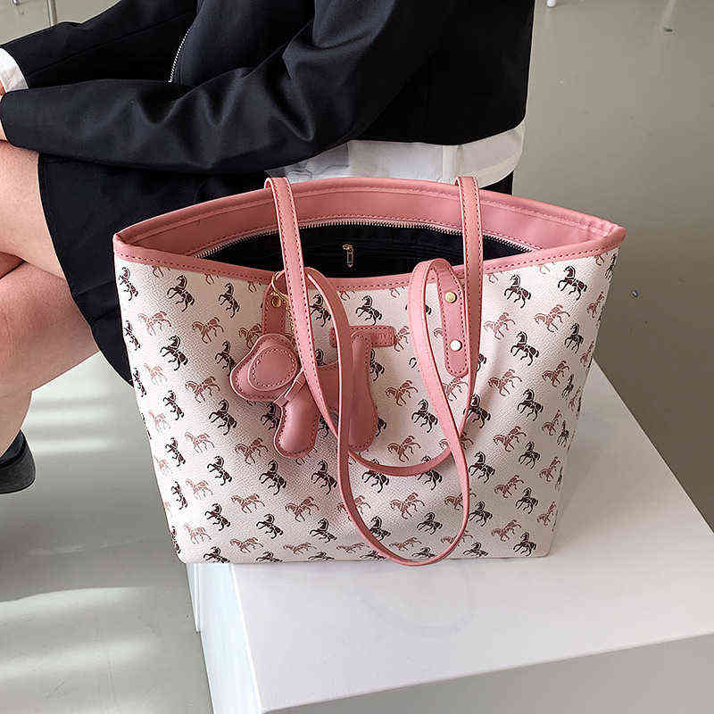 

Factory Online Export Designer Brand Bags Tote This Year's Popular One Shoulder Big Women's 2022 New High-end Sensory Commuter Printed Large Capacity, No pendant pink